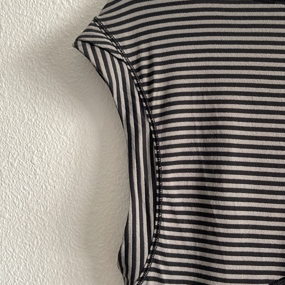 Lululemon Get Sweat Tee Black & Grey Striped Cap Sleeve Shirt Women's Size 2 - Picture 3 of 6